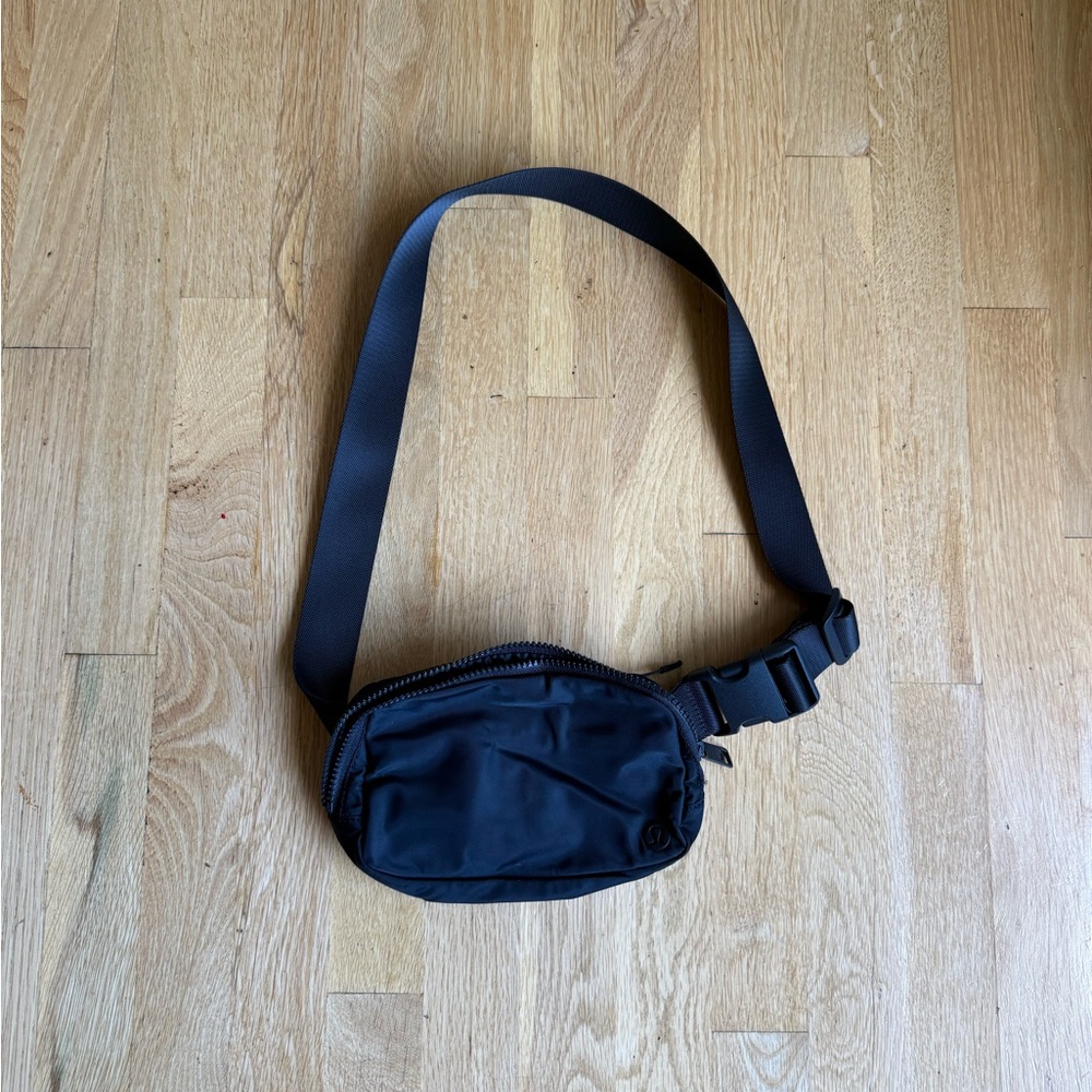 lululemon athletica everywhere belt bag 1L